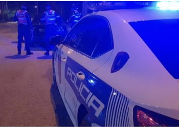 EMRI/ U qëllua me 3 plumba në sy të gruas e fëmijës, kush është 50-vjeçari që u plagos në Shijak