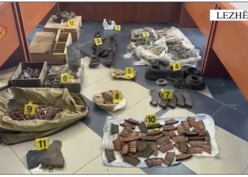 Zbulohet arsenali i armëve në Lezhë