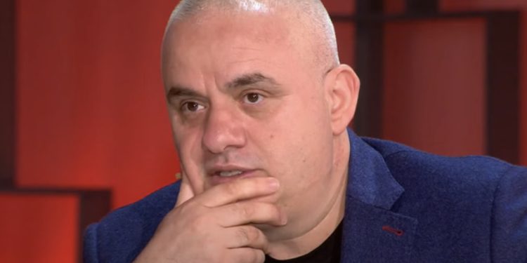 “Për 2 shqiptarët e arrestuar nga ushtria greke do interesohet njeri?”, gazetari thirrje qeverisë për lirimin e dy qytetarëve