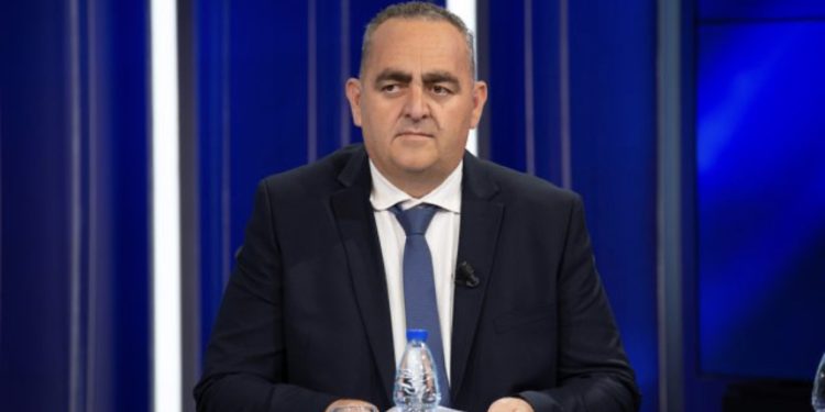 A do ta nxjerr Rama nga burgu?/Mediat greke: Beleri të martën betohet si kryebashiak i Himarës