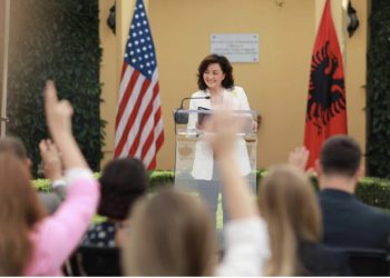 Kim ka një mesazh të fundit për kritikët: Ajo që na bashkon, është me e madhe se ajo që na ndan