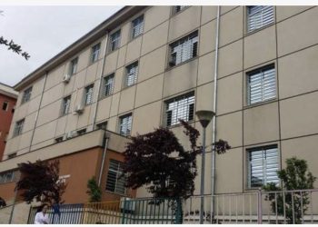 Djali i deputetit socialist dhunon mjekët dhe arratiset nga spitali psikiatrik