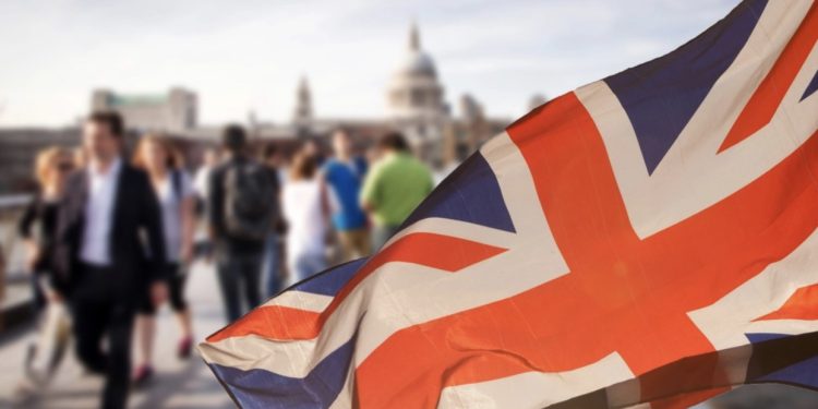 Emigracioni i paligjshëm në Angli, 10,000 mbërritje me gomone që nga fillimi i vitit