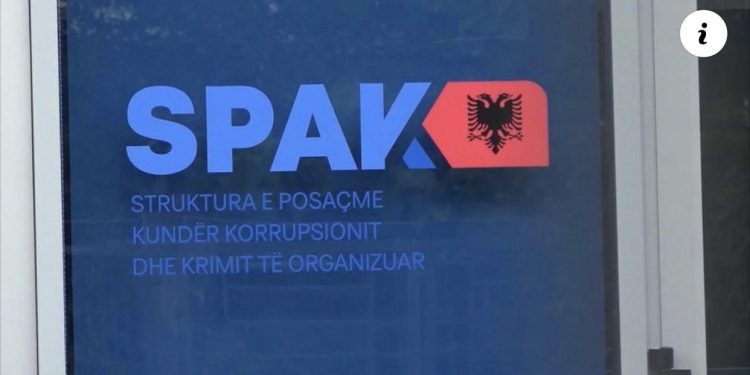 Gazetari godet fort: Mos u merrni me Tahiri, por shikoni sesi SPAK po mban qindra njerëz në burg kot
