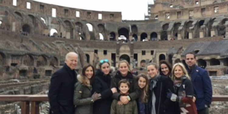 Drogë, prostituta dhe nudizëm, publikohen 9,000 foto të marra nga laptopi i djalit të Joe Biden