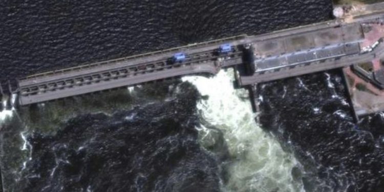 VIDEO/ Momenti kur diga në Kherson hidhet në erë