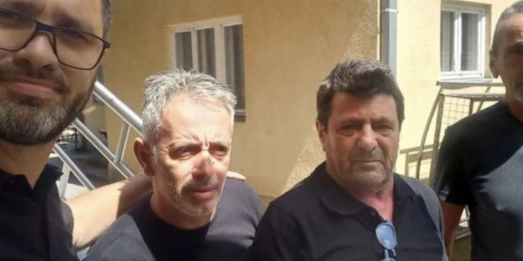 U liruan pas 12 ditësh, publikohet fotoja e parë e 3 policëve kosovarë