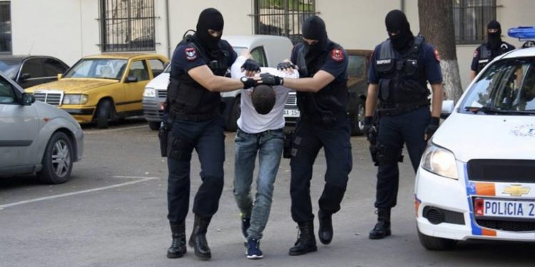 Arrestohet nipi i deputetit socialist