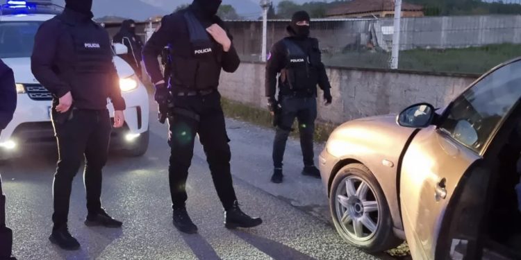 Sherr dhe plumba në mes të natës! Kush ishte në shënjestër për t’u vrarë?