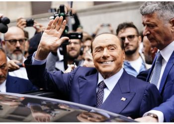 “Isha në koma”! Kush është ish-deputeti shqiptar që Berlusconi i pagoi spitalin?