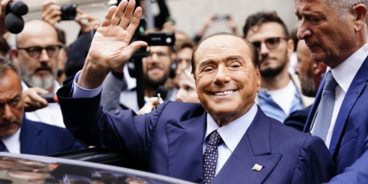 “Isha në koma”! Kush është ish-deputeti shqiptar që Berlusconi i pagoi spitalin?