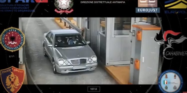 VIDEO/ “Çfarë bëhet me këta o burrë”! Përgjimet, si e korruptuan bosët policin?