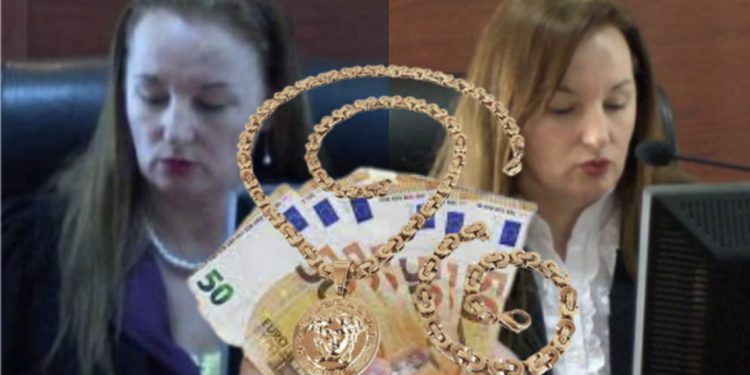 EMRI/ 2 mijë euro dhe bizhuteri floriri pa fund, ja çfarë gjetën hajdutët në shtëpinë e gjyqtares në Durrës!