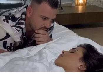 VIDEO/ “O Zot sa e bukur që je, krijesë kaq e veçantë”, Ronaldo Sharka dhe Jori përfundojnë në shtrat