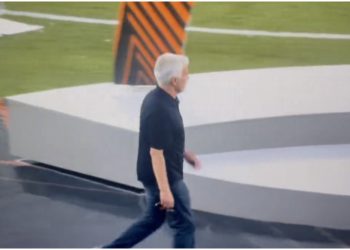 VIDEO/ Vendi i dytë është humbësi i parë! Murinjo nuk e pranon, e merr medaljen dhe e hedh te tifozët si të ishte një…fanellë