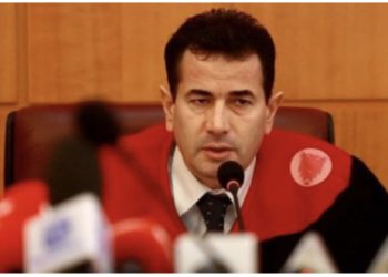 Fshehu apartamentin në Golem, dënohet me 6 muaj burg ish-kreu i Kushtetueses, Bashkim Dedja