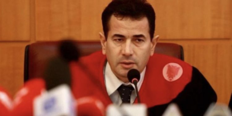 Fshehu apartamentin në Golem, dënohet me 6 muaj burg ish-kreu i Kushtetueses, Bashkim Dedja