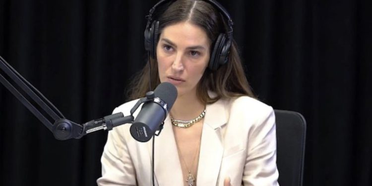 ‘I nxjerr unë lopët në livadh, vetëm mos më martoni’, Emina Çunmulaj rrëfen jetën në Tuz dhe fillimet në karrierën si modele