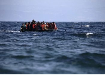 Fundoset varka me emigrantë, 35 persona të vdekur