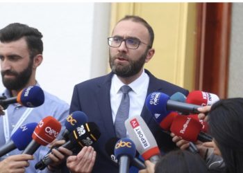 U kërcënua dhe u sha me “libër shpie”! Gaz Bardhi: Grupimi paramilitar i Bashës po hedh në erë PD-në