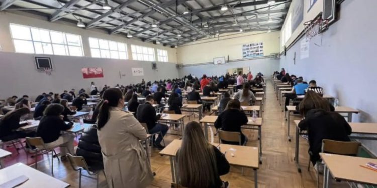 Matura 2023/ Publikohen notat e provimit të Gjuhës Shqipe dhe Letërsisë, sa nxënës janë vlerësuar me notën 10