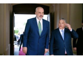Kryeministri hungarez viziton sot Tiranën, Orban takim me Ramën dhe Nikollën