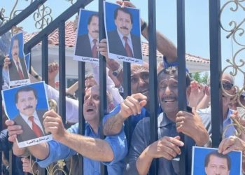 VIDEO/ Muxhahedinët protestë me foton e viktimës: E vrau policia