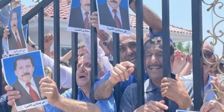 VIDEO/ Muxhahedinët protestë me foton e viktimës: E vrau policia