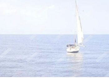 Sarandë, gjendet një velierë e braktisur në det të hapur