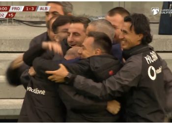 VIDEO/ Ernest MUÇI vulos 3 pikët, Shqipëria shpërdoron pa fund por ngjitemi në vendin e dytë