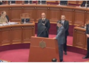 VIDEO/ Deputeti i PD-së: Rama të vijë këtu, duhet qëndrim për Kosovën