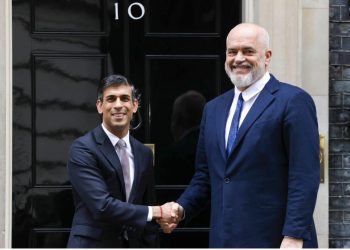 S’ka më gomone dhe azil! Kryeministri britanik: Kemi kthyer 1800 shqiptarë