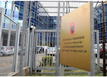 SPAK lëshon 20 urdhër-arreste/ Vihen në pranga 14 persona pjesë e një grupi kriminal, operacioni ende në vijim