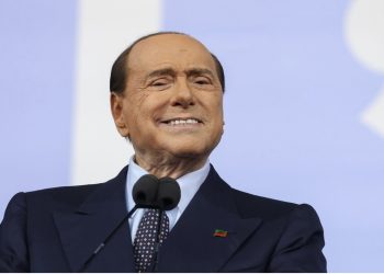 FOTO/ Publikohet fotoja e fundit e Berlusconit para se të vdiste