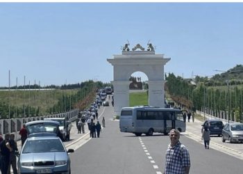 Dezertorët muxhahedinë / 450 braktisën kampin e Manzës, 50 ndodhen në Tiranë