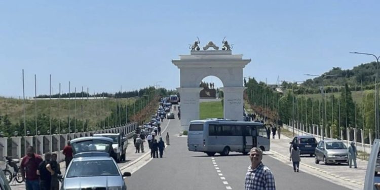 Dezertorët muxhahedinë / 450 braktisën kampin e Manzës, 50 ndodhen në Tiranë