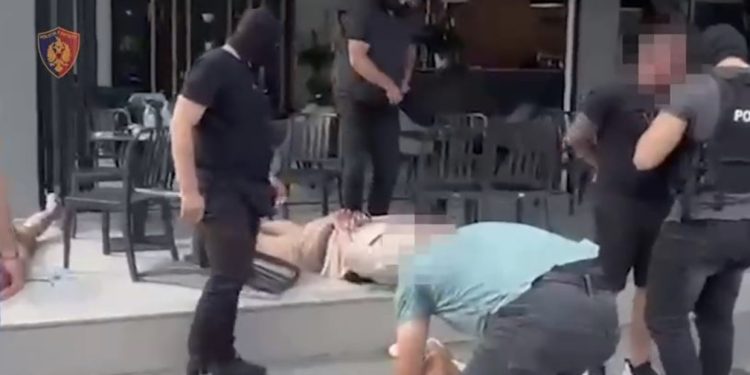 Sekuestrohet mbi 1 kg kokainë në Tiranë, vihen në pranga 5 shtetas