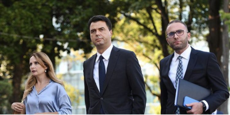 Basha po tenton të rimarrë kreun e PD, deputeti njohur thirrje Bardhit dhe Tabakut: Ndalojeni atë qejfli karrigeje për ambicje personale