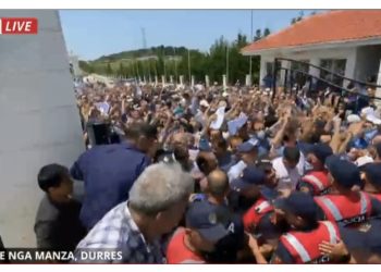 Ministria e Brendshme: Nuk ka të vdekur brenda kampit të MEK-ut