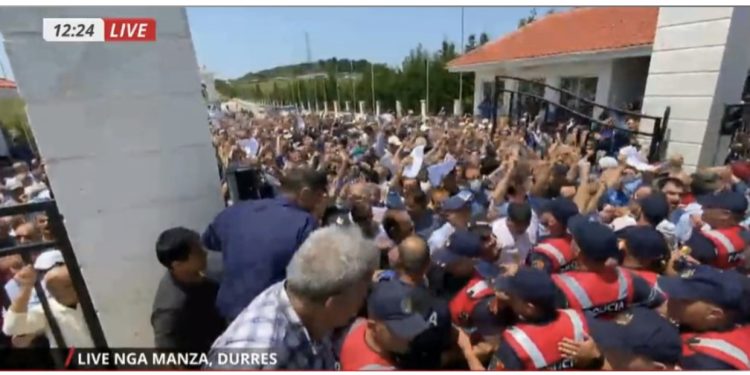 Ministria e Brendshme: Nuk ka të vdekur brenda kampit të MEK-ut