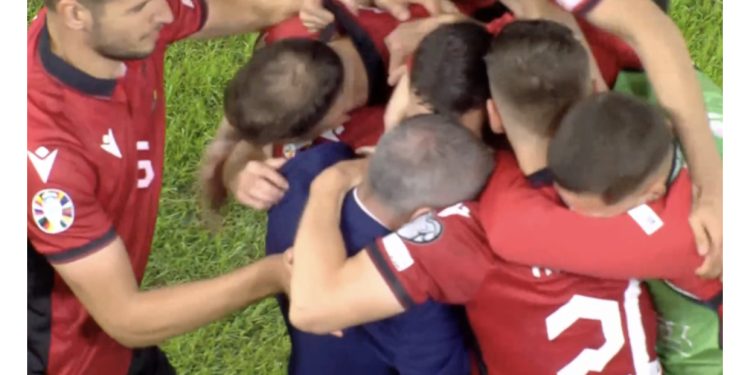 GOOOOL/ KRYEVEPËR e Jasir ASANIT!!! Shqipëria në avantazh me anë të një supergoli