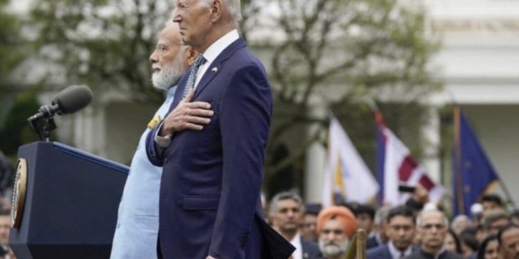 VIDEO/ Gafat e Biden kthehen në normalitet, këtë herë ngatërron himnin kombëtar të SHBA-së me atë të Indisë