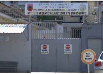 I shtruar në spitalin e burgjeve, ndërron jetë një i dënuar për vrasje