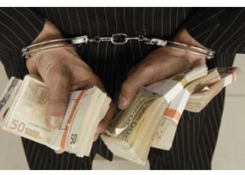 EMRI/ Nëpërmjet mashtrimit përvetësoi 3 mln euro, arrestohet agjentja postare në Korçë, i sekuestrohen 2 makina