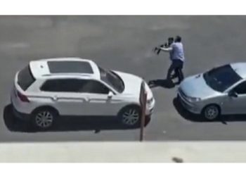 VIDEO+18/ Krim makabër në mes të rrugës, 25-vjeçari vret ish-gruan dhe vjehrrin