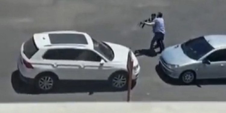 VIDEO+18/ Krim makabër në mes të rrugës, 25-vjeçari vret ish-gruan dhe vjehrrin