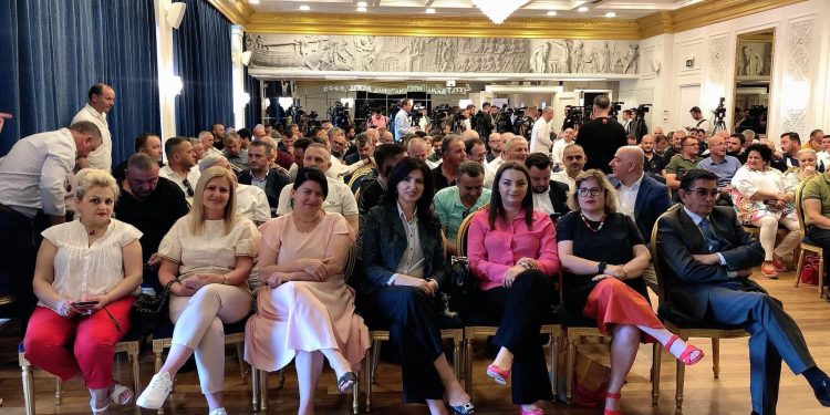 Vështrim/ Shifrat i “nxjerrin bojën” këshillit të Bashës