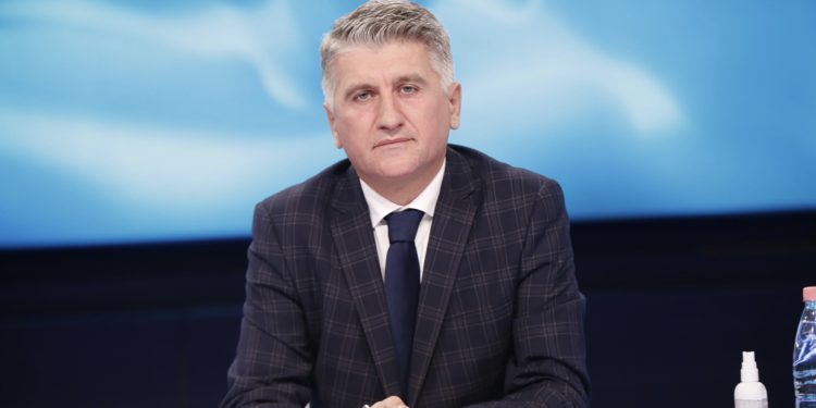 Agron Gjekmarkaj: Ndaloni Bashën të marrë vulën!