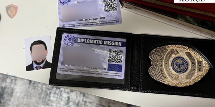 FOTO/ Goditet rrjeti i falsifikimit të pasaportave diplomatike/ Dy të arrestuar, nën hetim disa të tjerë