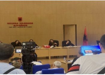 Kuçova/ Hapen 4 kutitë e para, dalin 71 vota më shumë se sa ishin shënuar në procesverbal